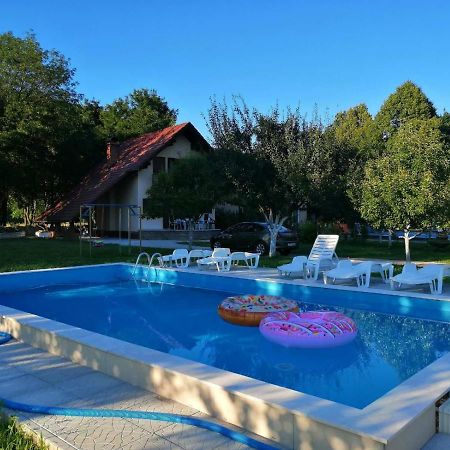 Holiday Home Adna Біхач Екстер'єр фото
