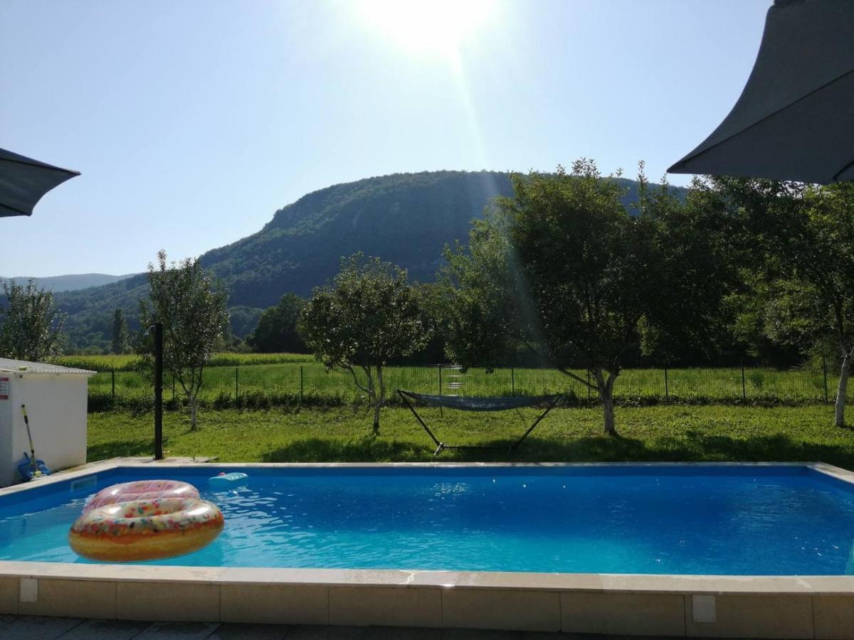 Holiday Home Adna Біхач Екстер'єр фото