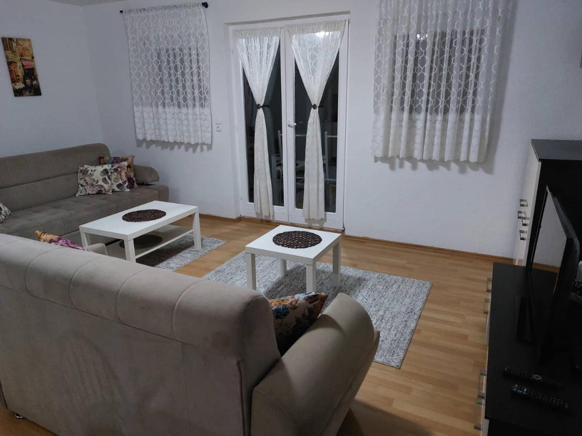Holiday Home Adna Біхач Екстер'єр фото