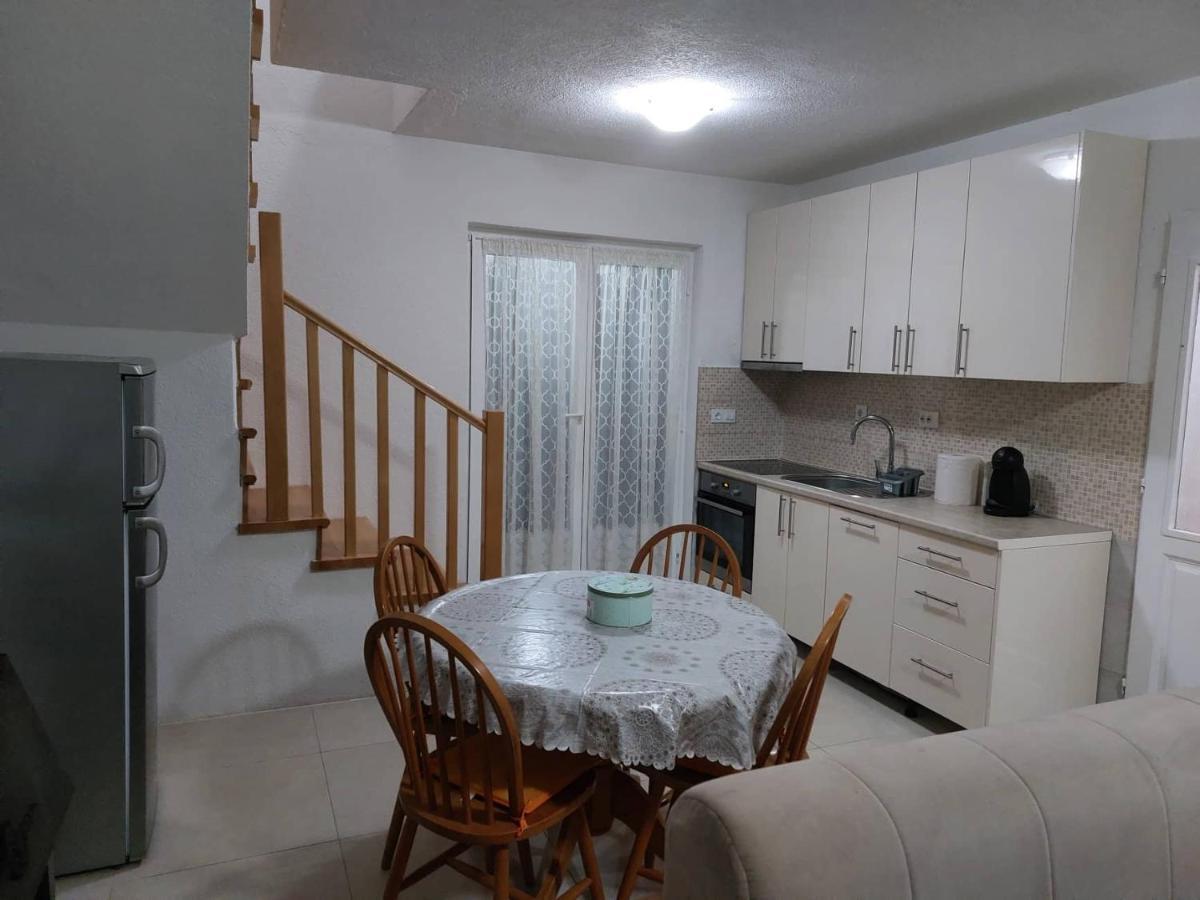 Holiday Home Adna Біхач Екстер'єр фото
