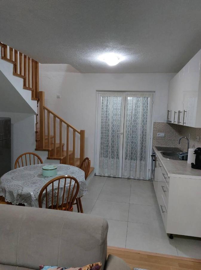 Holiday Home Adna Біхач Екстер'єр фото