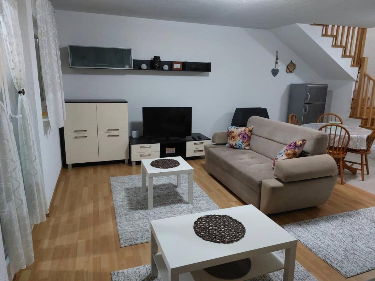 Holiday Home Adna Біхач Екстер'єр фото