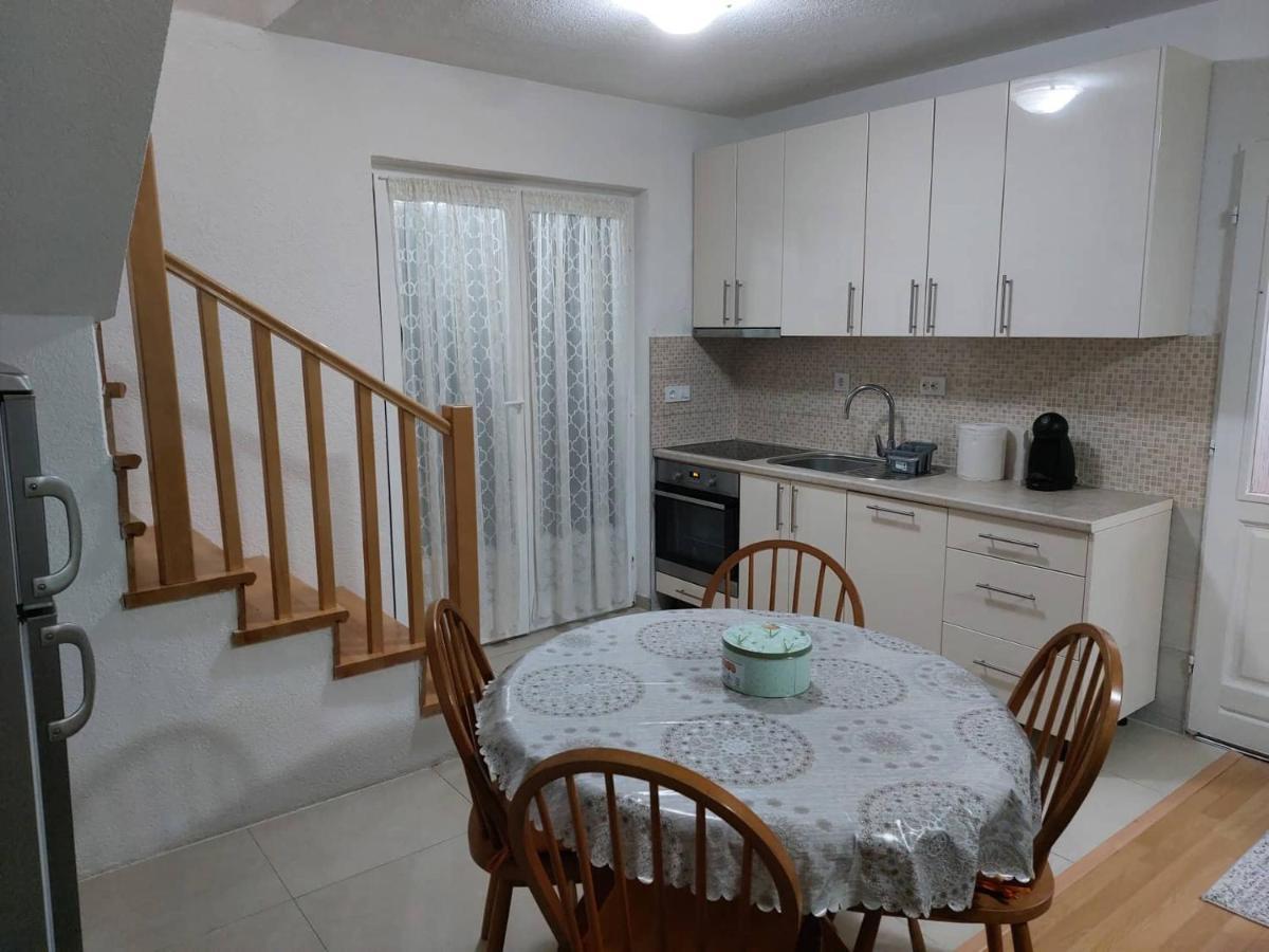 Holiday Home Adna Біхач Екстер'єр фото