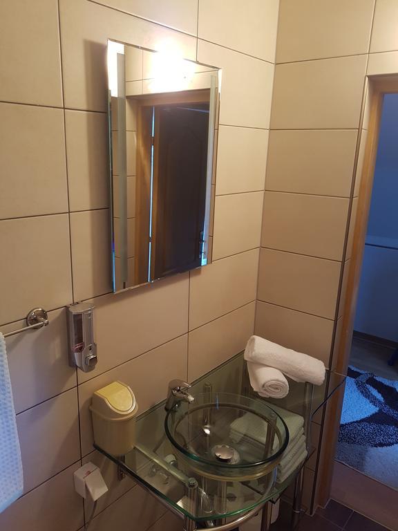 Holiday Home Adna Біхач Екстер'єр фото