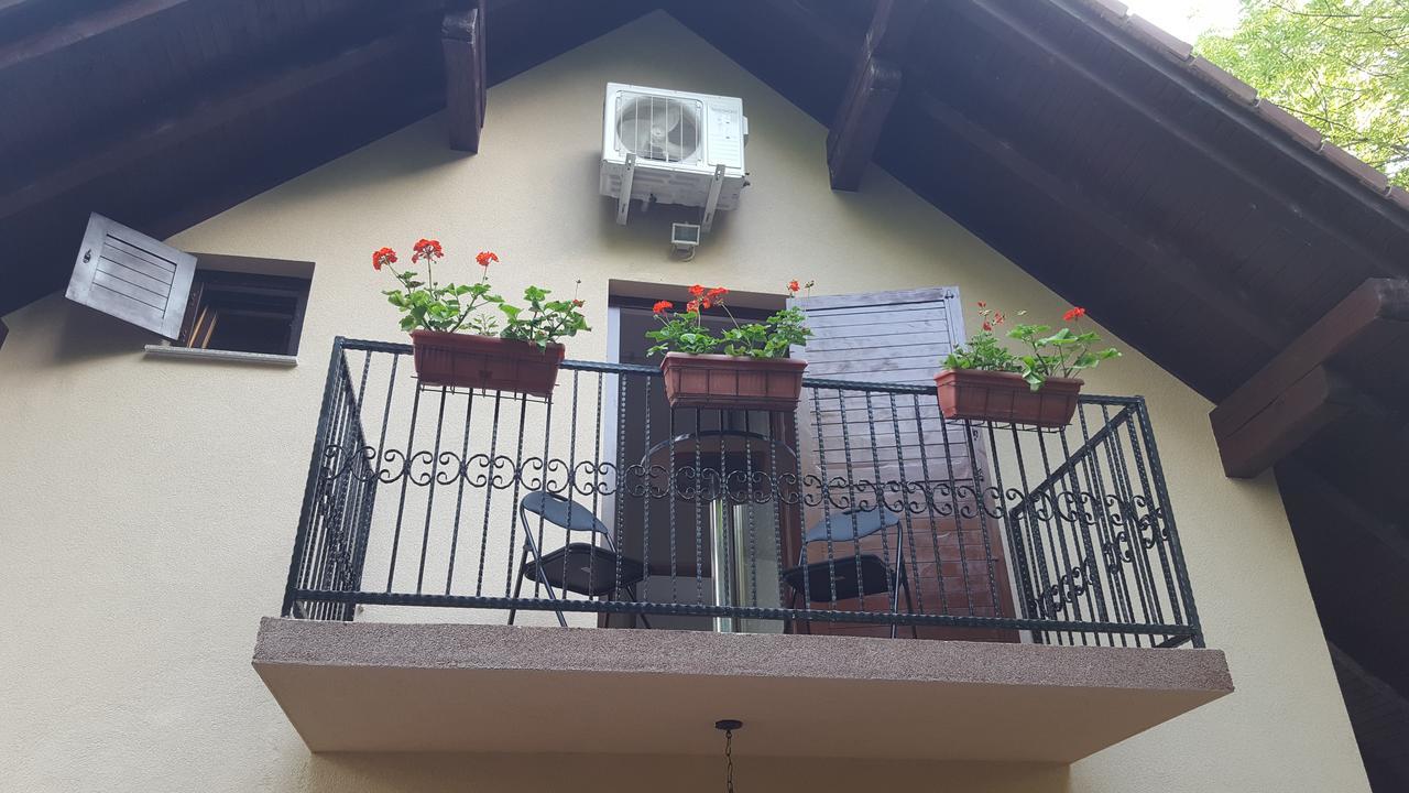 Holiday Home Adna Біхач Екстер'єр фото