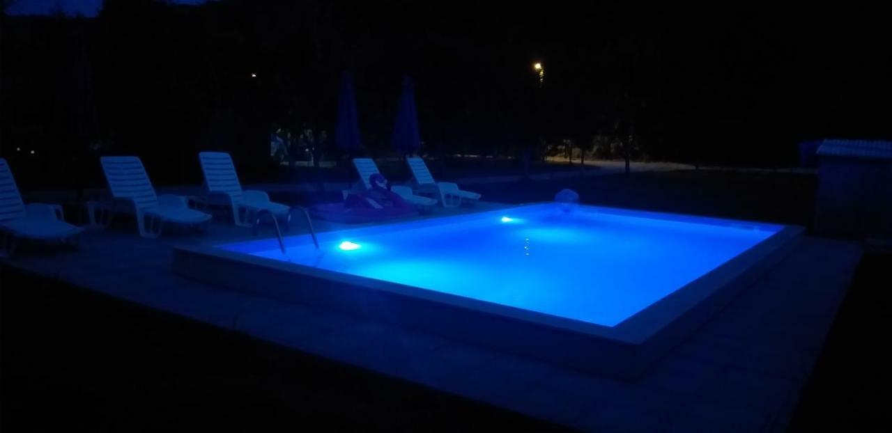Holiday Home Adna Біхач Екстер'єр фото